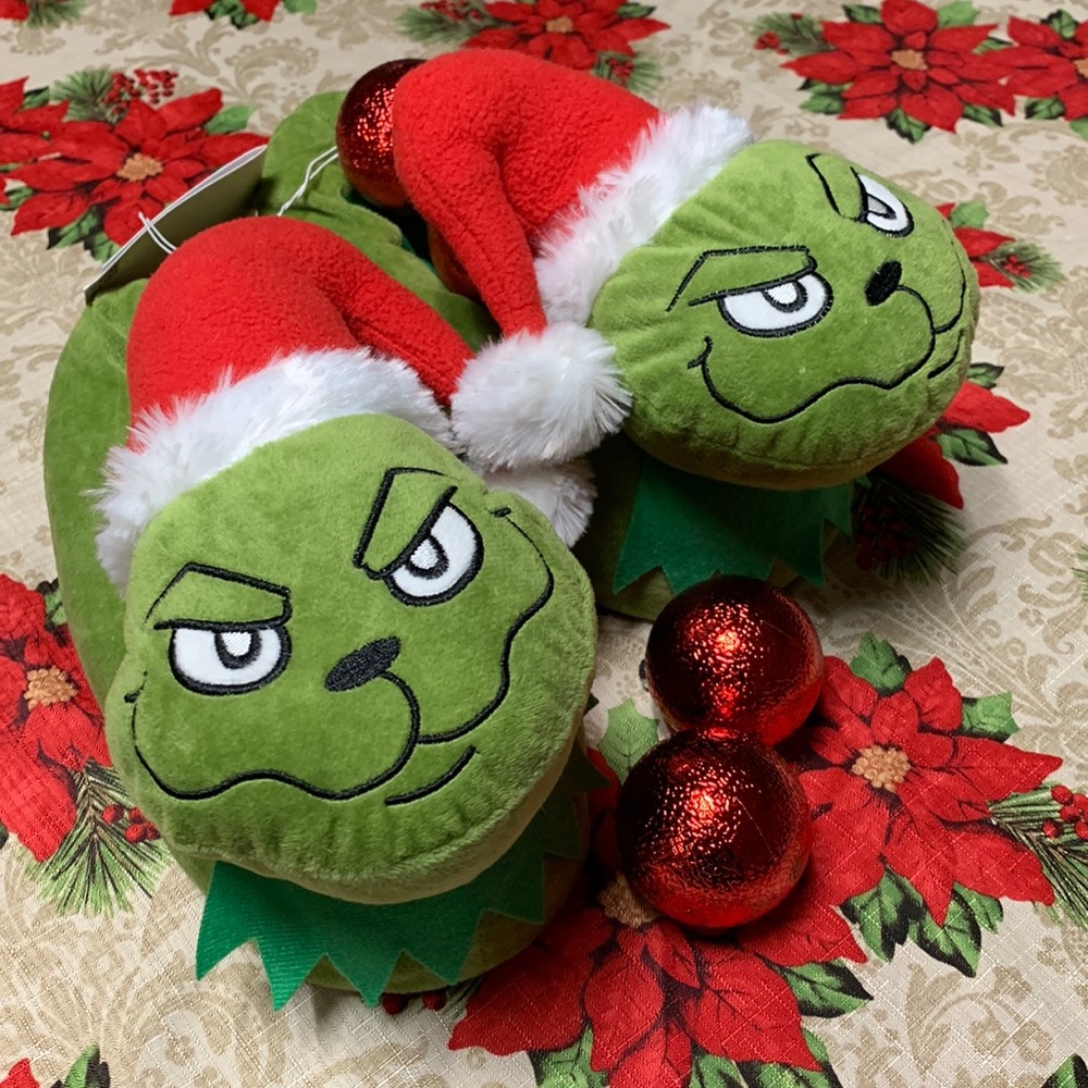 NWT Grinch Plush Slippers Size 8.5-9.5